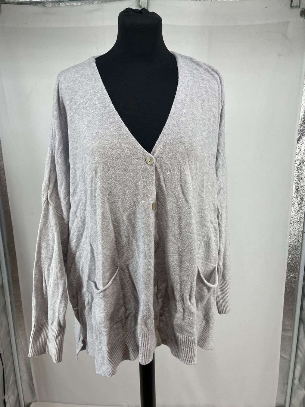 Gilet & Giacche senza maniche: Cardigan gris – Usato da Lausanne venduto da PlusValue_Lausanne 1