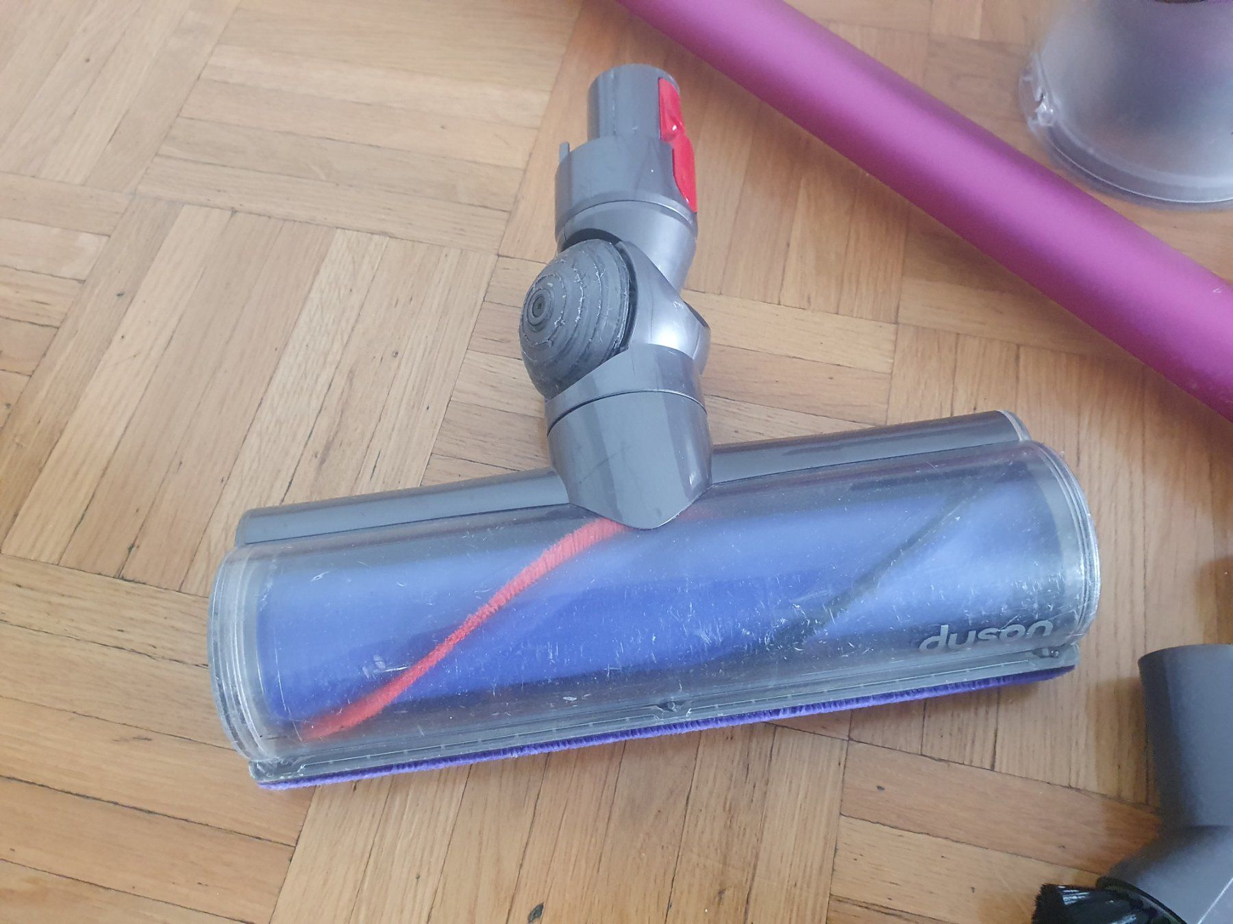 Dyson Aspirapolveri & Accessori: Dyson V7 fuchsia  d'occasion – Usato da Prilly venduto da RoDyRe 4