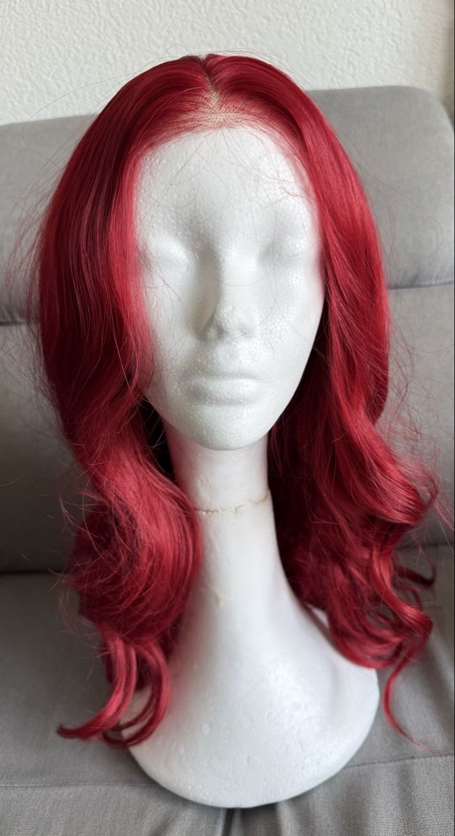 Perücken: Rote Langhaarperücke mit Locken – Neu (gemäss Beschreibung) aus Biberist von KJOVPS