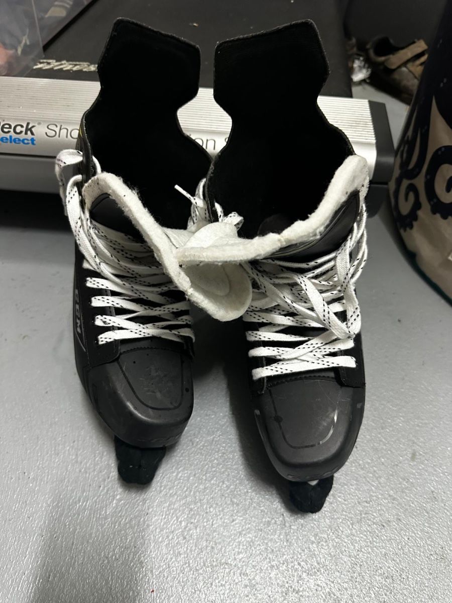 Ccm Patins à glace: Ccm skates EU 43 Schlittschuhe  – D'occasion à Hausen am Albis par ysgem