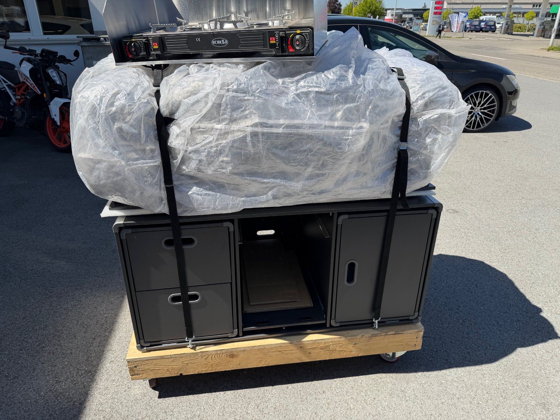 Cucine complete: Camping Box  mit Küche, Matratze und Tisch – Usato da Gossau SG venduto da Chstraub 6