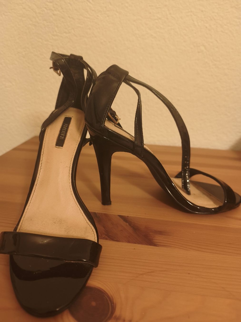 Scarpe da donna: High Heel schwarz mit schmalen Riemchen – Usato da Luzern venduto da Schneuger1 1