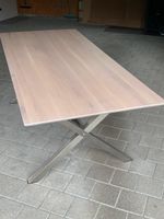 Massiver Eiche Tisch mit Edelstahlgestell