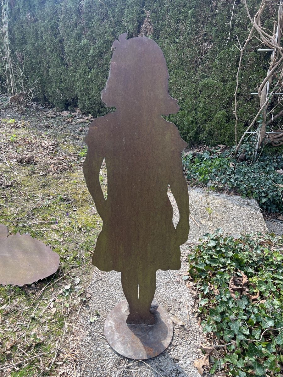 Statuette: Gartenfigur Mädchen Rosteisen – Usato da Oberönz venduto da bwpke