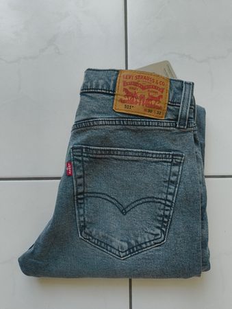 Levi's 511 Jeans W30 L32 blau mit Etikett