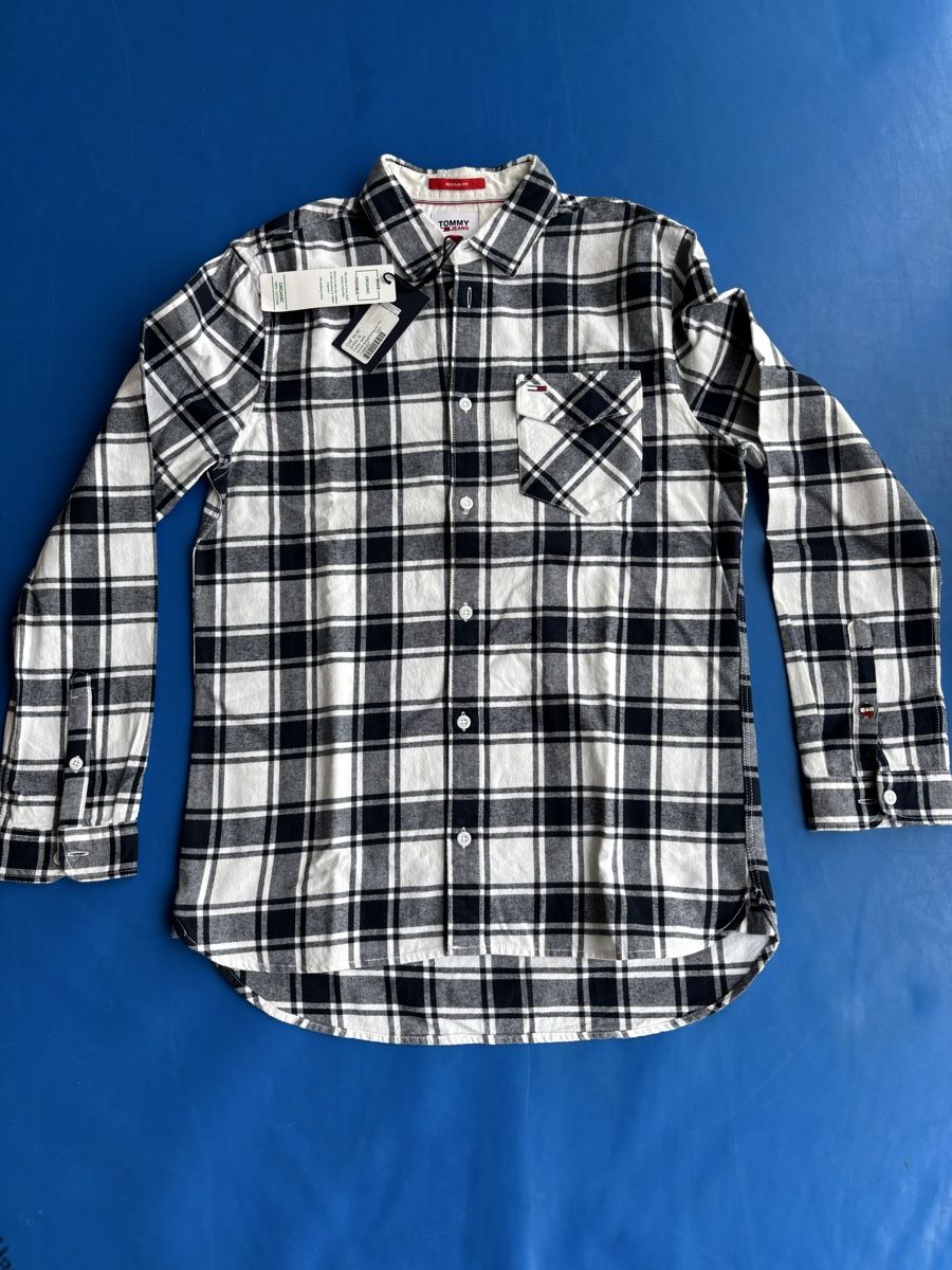 Tommy Hilfiger Hemden: Tommy Hilfiger Herren Hemd Gr.M – Neu und originalverpackt aus Emmen von H.Bettina