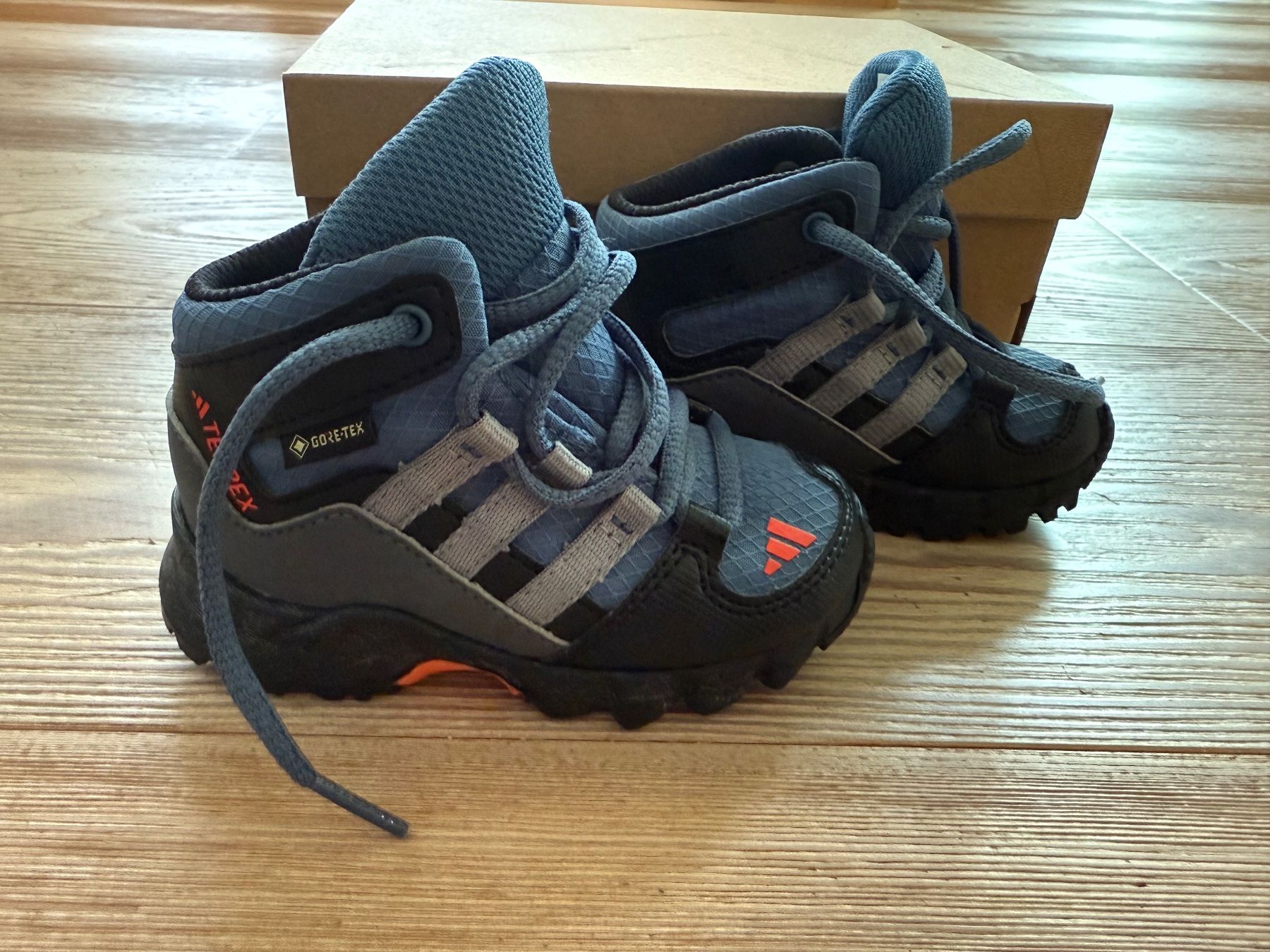 Adidas Scarpe per ragazzi: ADIDAS TERREX MID GORE-TEX WANDERSCHUH Gr.20 – Usato da Ardez venduto da 2004ankek