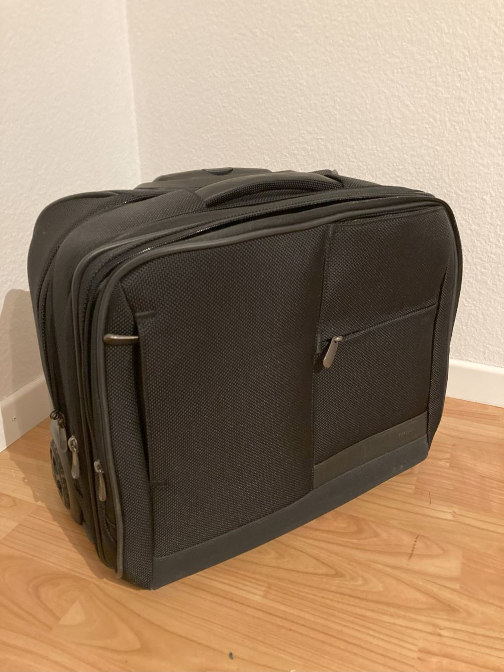 Targus Valigie: TARGUS - Rollkoffer Business – Usato da Hinterkappelen venduto da deev 1
