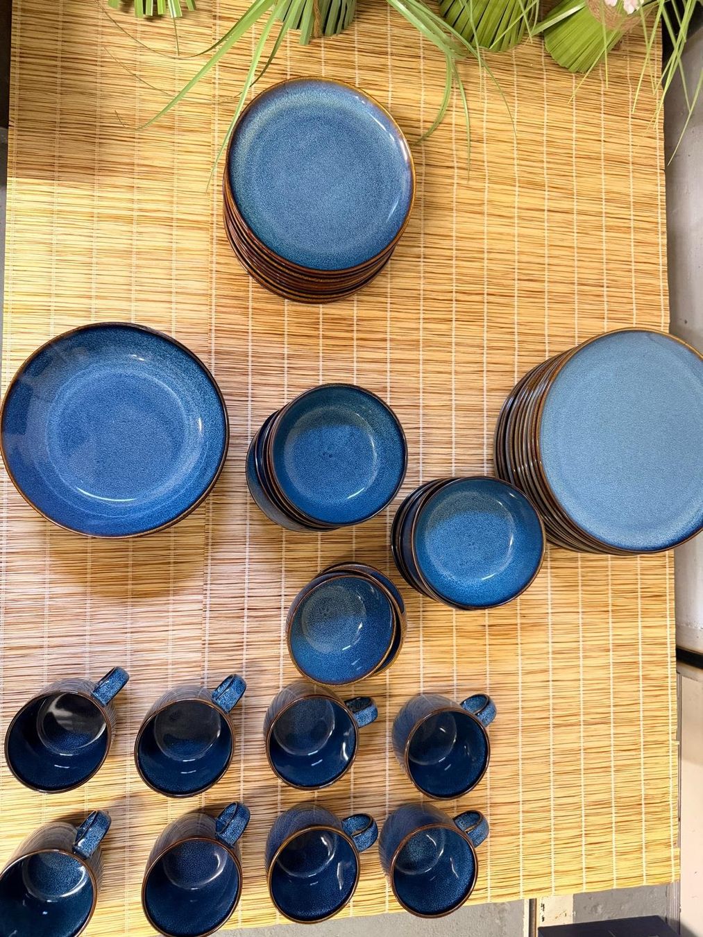 Ikea Set di piatti: Geschirrset Ikea blau mit braunem Rand – Usato da Mellingen venduto da Oliviampm 1