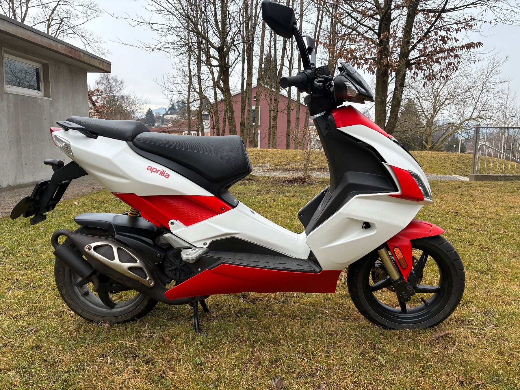 Aprilia Scooter: Aprila sr 50 ccm – Usato da St. Gallen venduto da zx10r 5