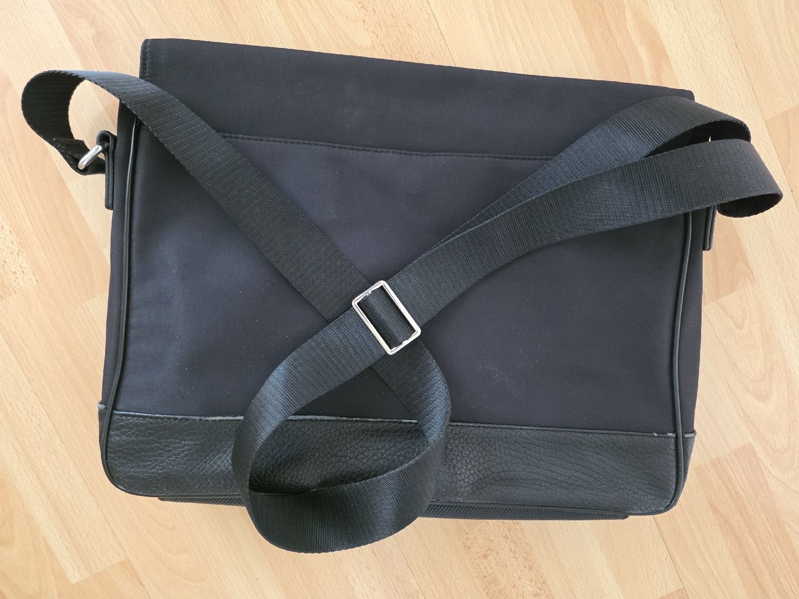 Calvin Klein Borse: Calvin Klein Messenger Bag black acceptable condition – Usato da Zug venduto da pacense 3