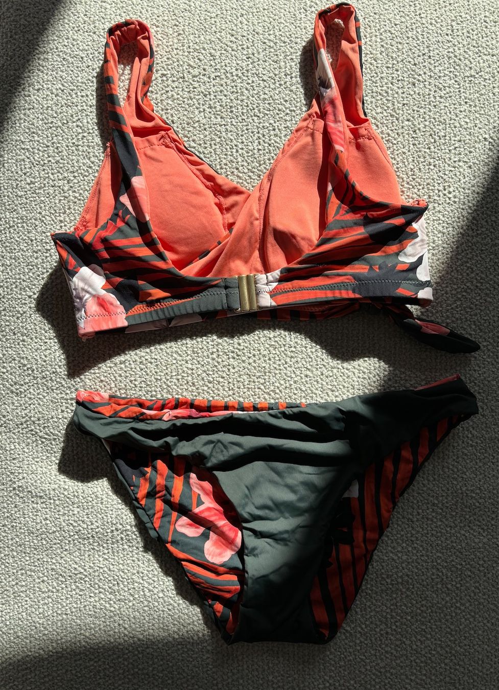 Badekleider & Bikinis: Bikini mit wendbarer Bikinihose – Gebraucht aus Zürich von jas_5mwh 2