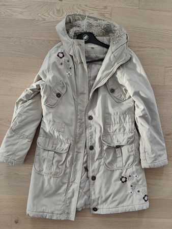 Schöner Wintermantel Gr. M beige Stickerei Kapuze gefütter