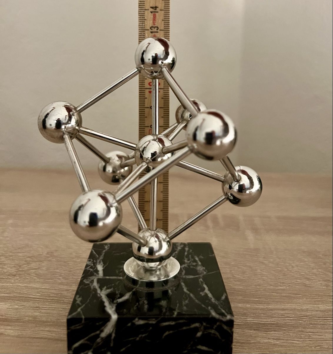 Skulpturen & Statuen: Atomium Skulptur auf Marmorsockel Brüssel – Gebraucht aus Hunzenschwil von Madachica 7