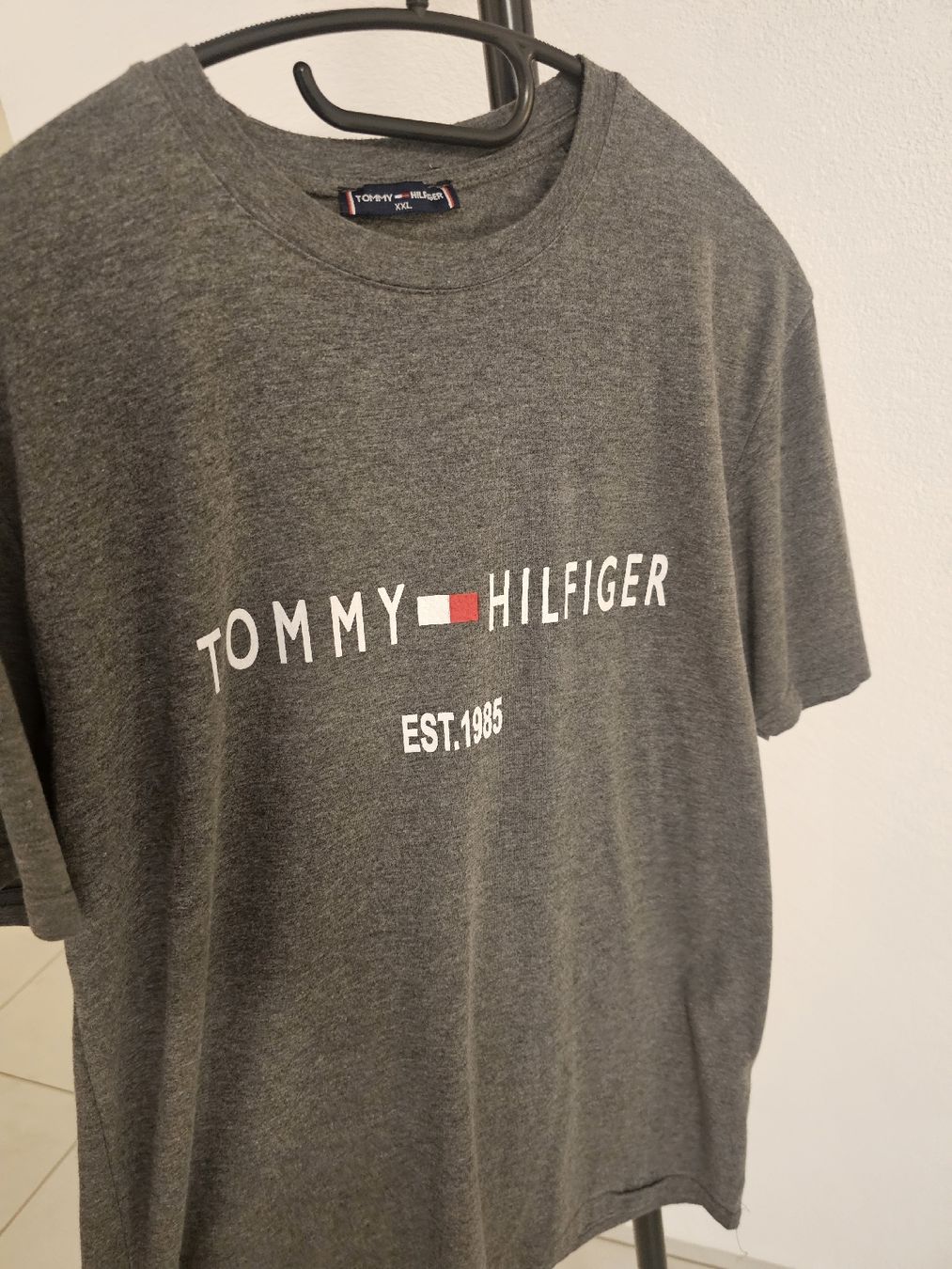 Tommy Hilfiger T-shirt: tommy Hilfiger T-Shirt – Nuovo (secondo la descrizione) da Wetzikon ZH venduto da sel_tdz8