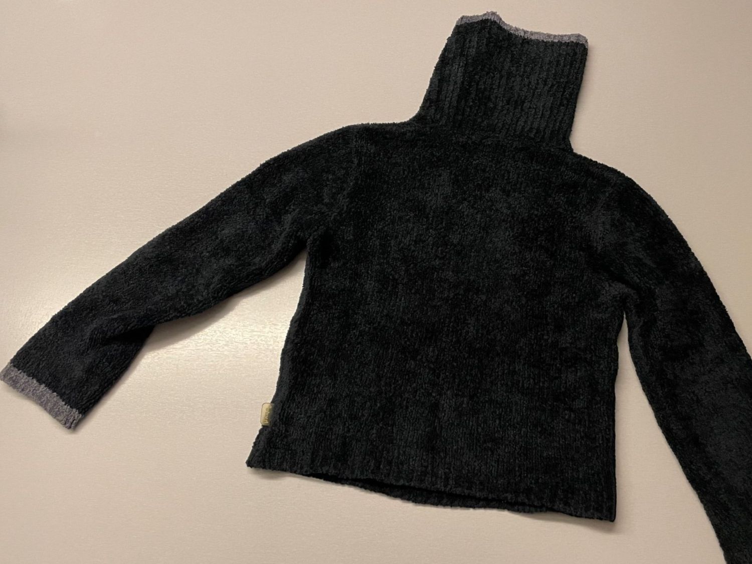 Maglioni & Felpe: Knuddel Pullover, weich flauschig, schwarz, Rand grau, L – Usato da Amriswil venduto da fit8580 2