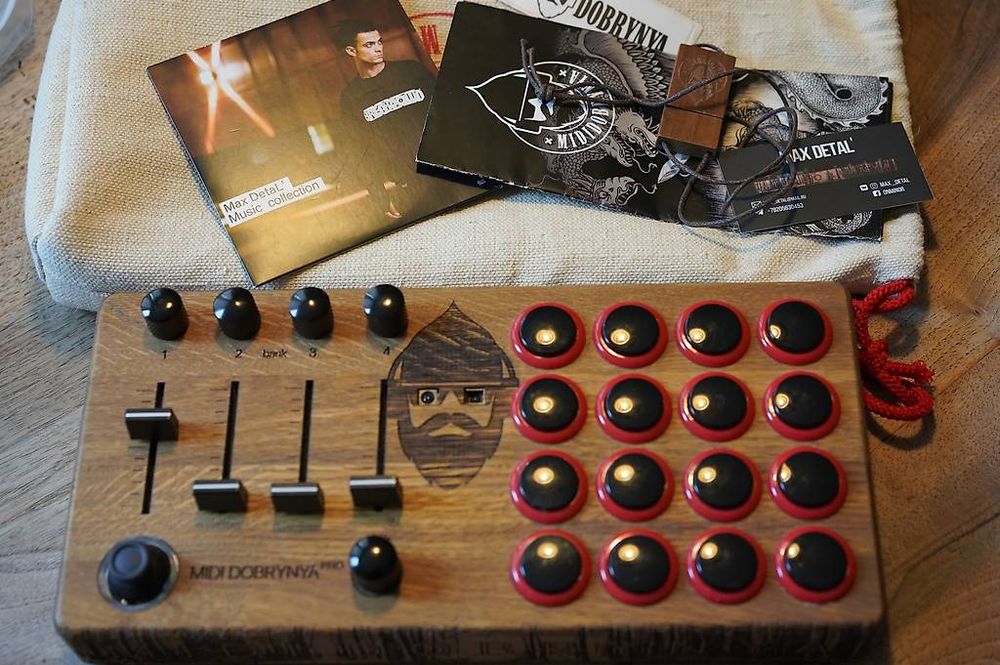 Strumenti musicali: Midi Dobrynya 2 Pro (Max Detal) Controller – Usato da Hedingen venduto da Hedingen8908