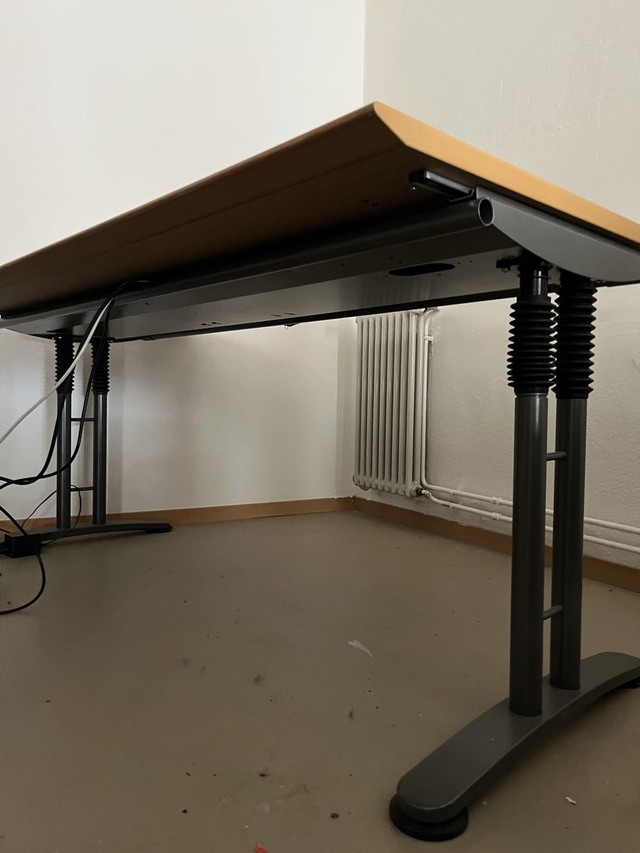 Tavoli: 3 Bürotische – Usato da Winterthur venduto da Rawo26 1