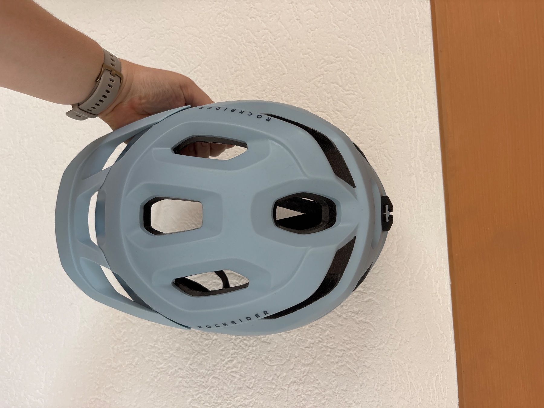 Decathlon Caschi: Casque de vélo avec visière amovible – Usato da Coffrane venduto da cha_h2mp 3