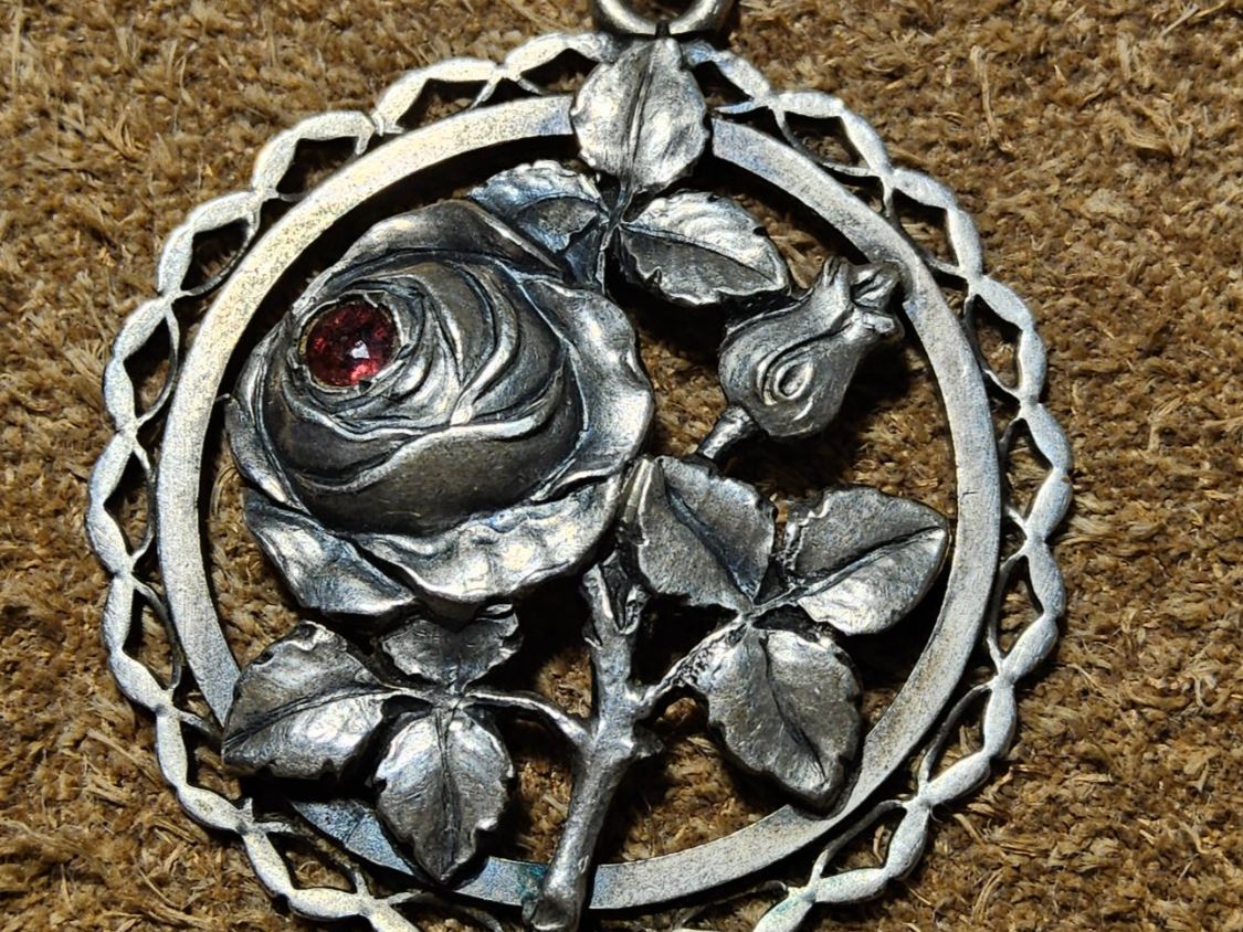 Anhänger: Schicker Silber 800 Rosen Schmuck Anhänger – Gebraucht aus Zürich von SciTec