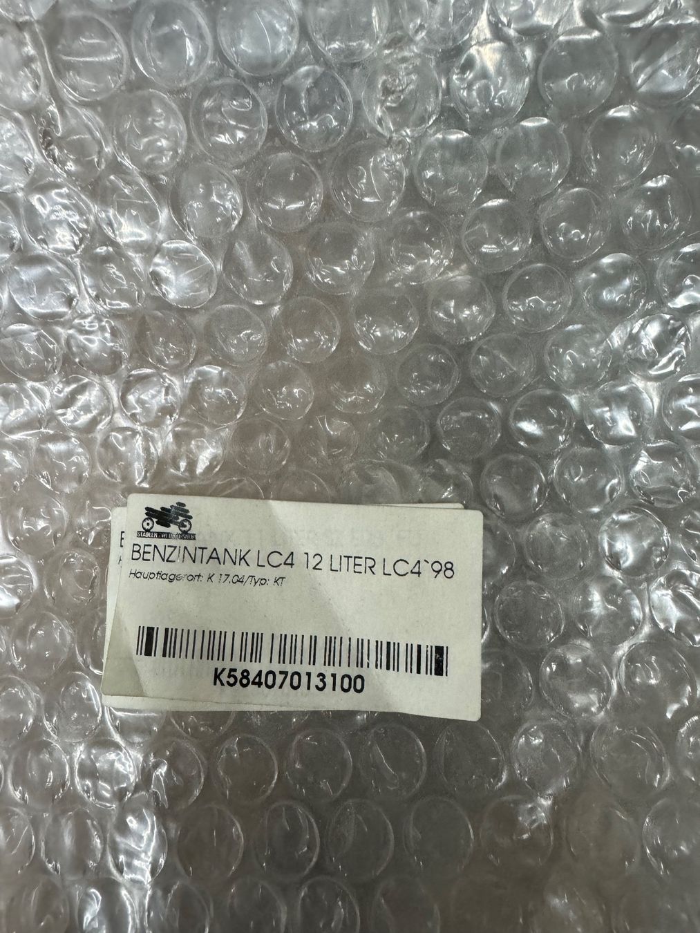 Accessori per altri veicoli: KTM LC4 Benzintank mit Seitenspolier – Usato da Widnau venduto da Staedler2 4