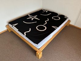 Schönes Bett, 180 x 220, guter Zustand