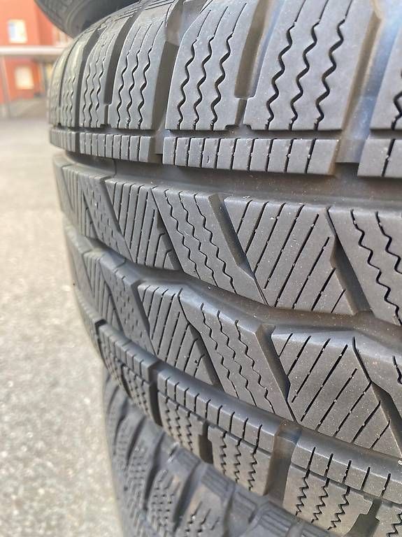 Mercedes-Benz Cerchioni: V-class cerchi+gomme invernali Mercedes 17" – Usato da Locarno venduto da reb_l9qz 3