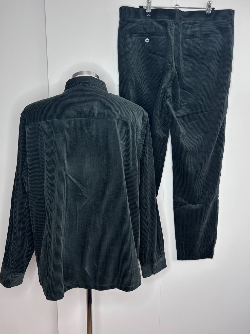 Cos Giacche: Cos Cordjacke und Cordhose Set – Nuovo (secondo la descrizione) da St. Gallen venduto da look-twice 2