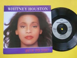 Whitney Houston – Queen Of The Night