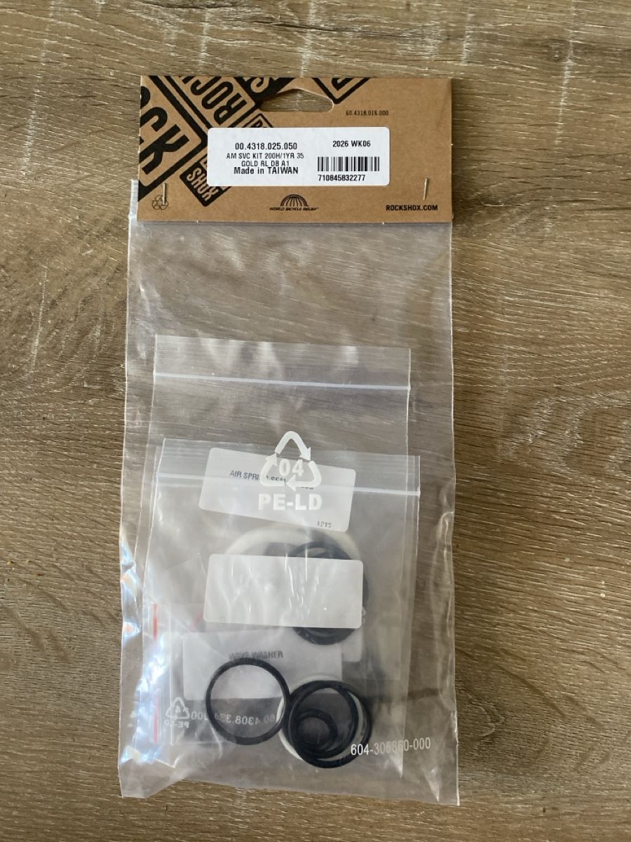 Rockshox Pezzi di ricambio: RockShox Gold 35 200hr/1 Year Service Kit – Nuovo e nell'imballaggio originale da Wangen b. Olten venduto da Isolde_Varin