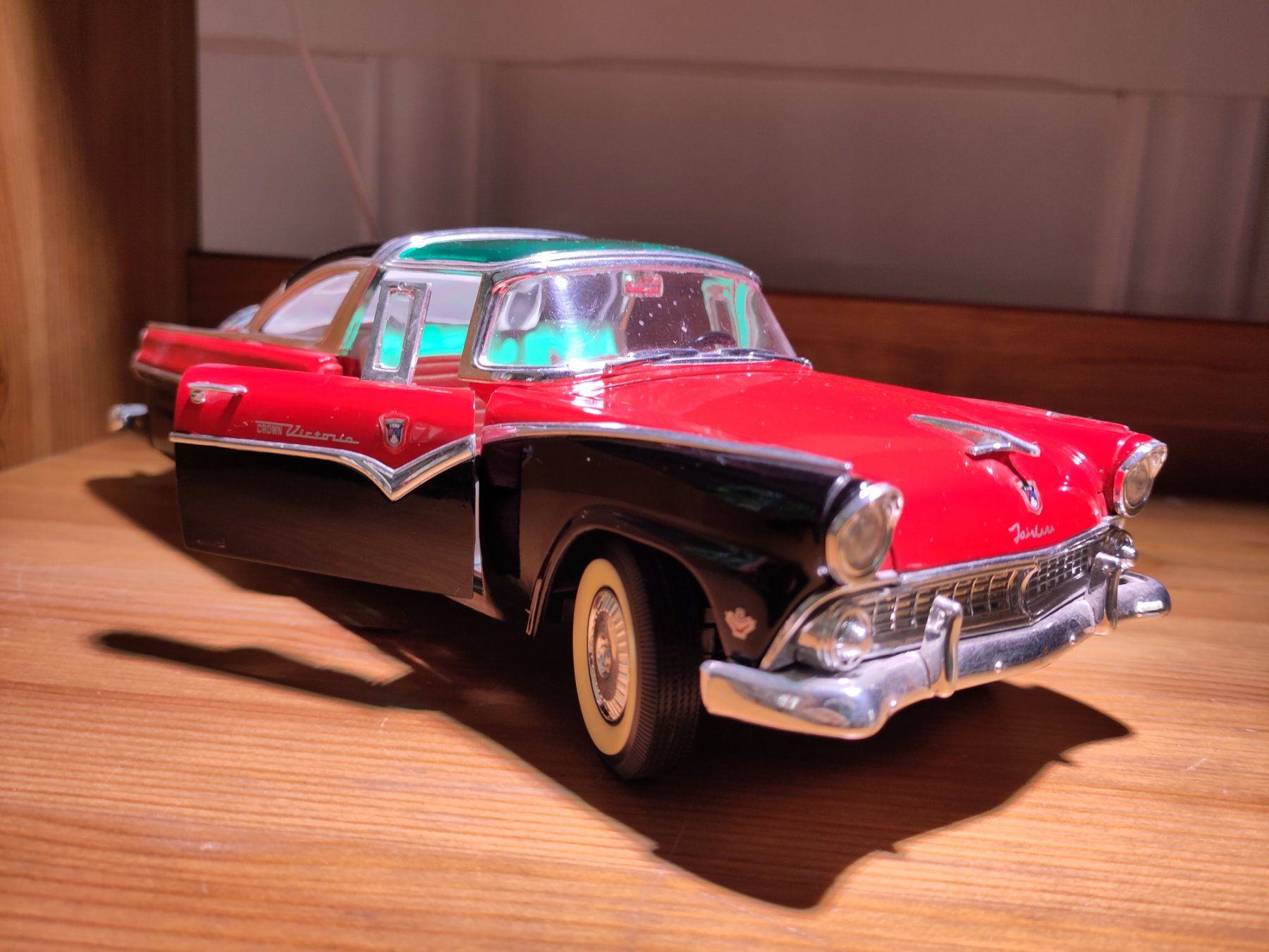 Modellini d'auto: Modellauto Ford Fairlane 1/18 – Usato da Bülach venduto da Tiefschlaflos