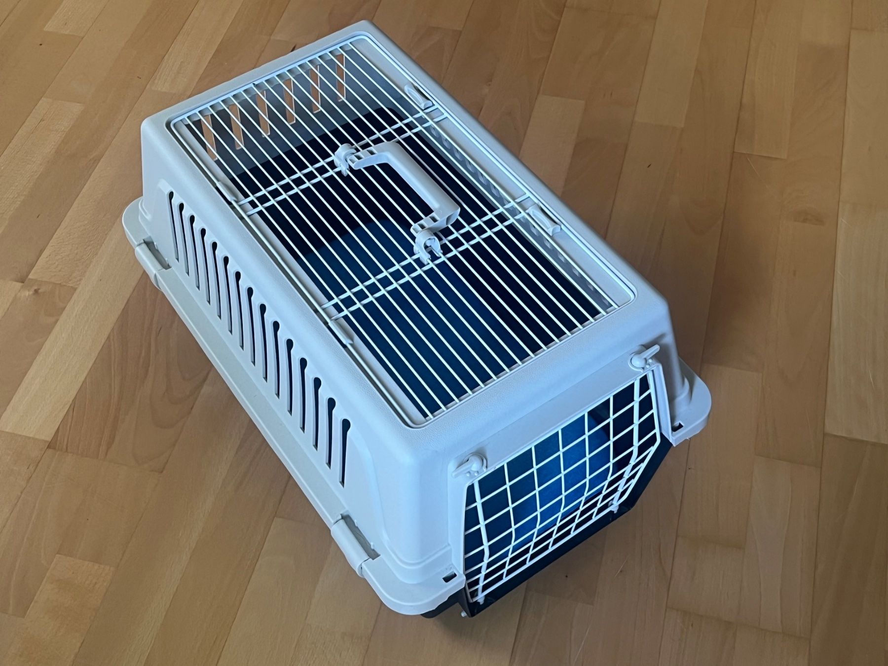 Liege- & Schlafplätze: Transportbox für Katzen oder kleine Hunde – Gebraucht aus Zürich von flow_8004 1