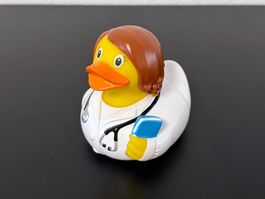 Badeente LiLaLu Quitscheente Ärztin, neu