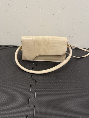 Elegante Handtasche im Kroko-Look - einmal getragen