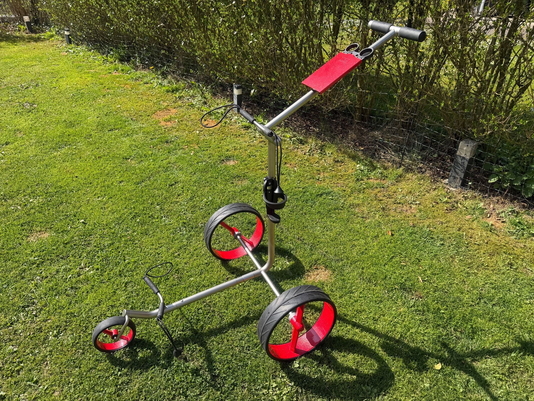 Jucad Trolley: JuCad Ghost Titan manuell mit Teleskop Golfschirm Silber – Usato da Nürensdorf venduto da DaniSkywalker