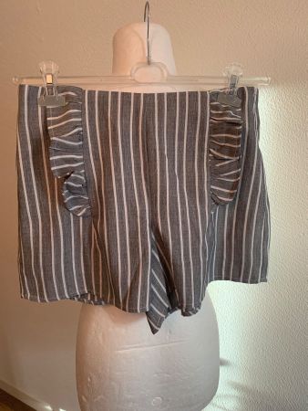 Hübsche Shorts in Grösse M, NEU!
