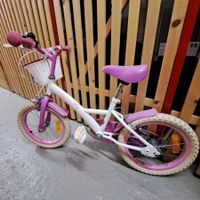 Joli vélo pour petite fille