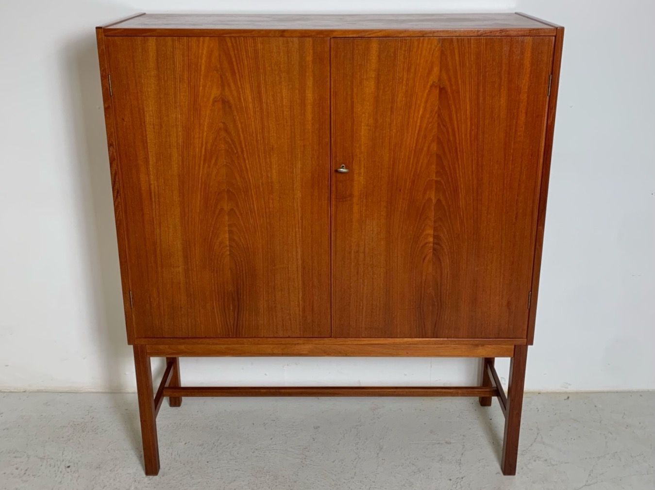 Armadi: MidCentury Teak Barschrank Nils Johnsson 60s – Usato da Basel venduto da MidMod20C 3
