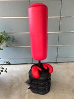 Boxsack freistehend rot mit Handschuhen guter Zustand