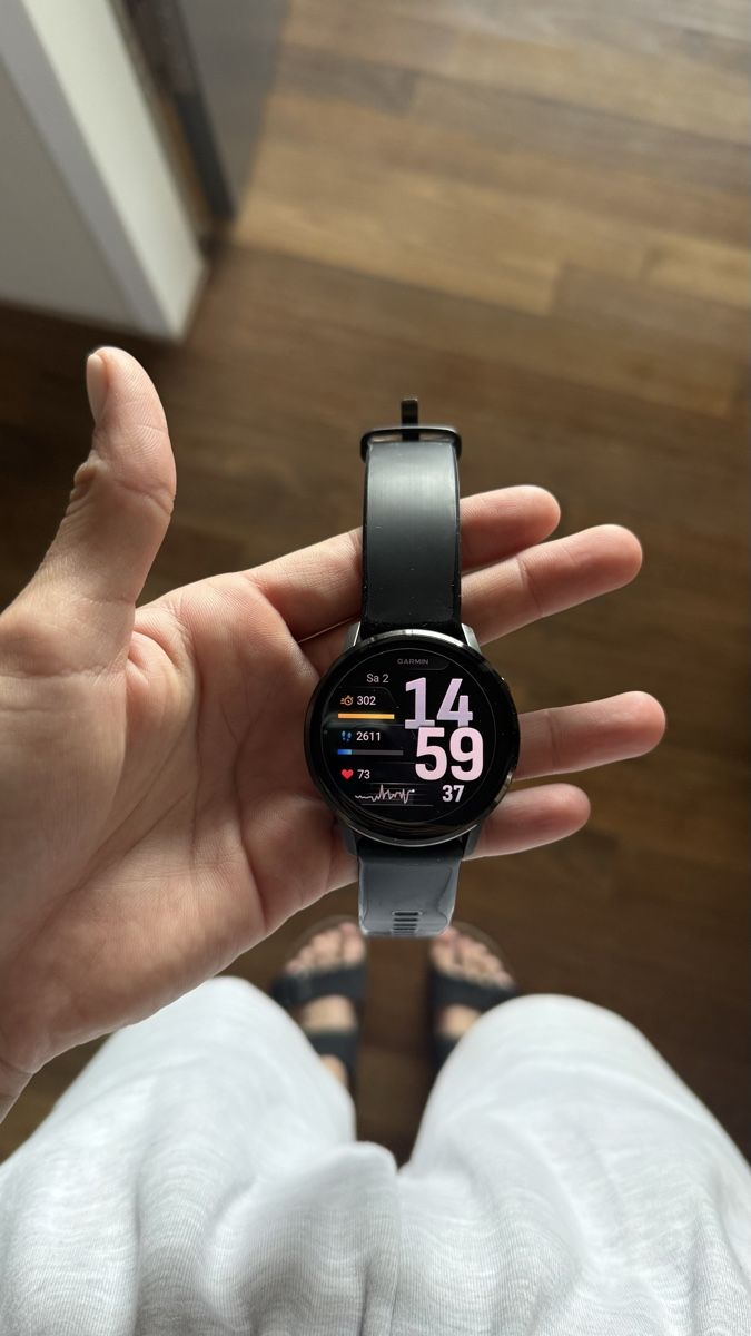 Garmin Smartwatch: Garmin Venu 4 45mm Black – Gebraucht aus Tüscherz-Alfermée von florence.02