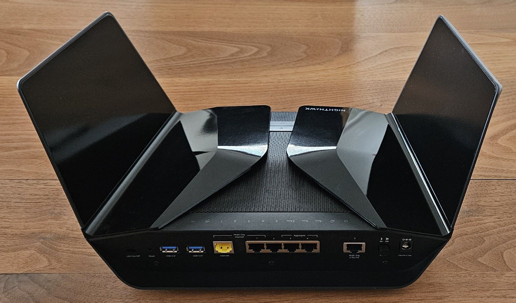 Netgear Modems & Routeurs: Netgear RAX80 Nighthawk WLAN-Router – D'occasion à Gamprin-Bendern par rogsta 1