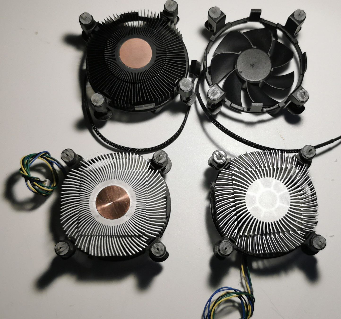 Intel Componenti elettronici: Intel CPU Kühler - Set mit 4 Stück – Usato da Oberwangen b. Bern venduto da Vittorio0 1