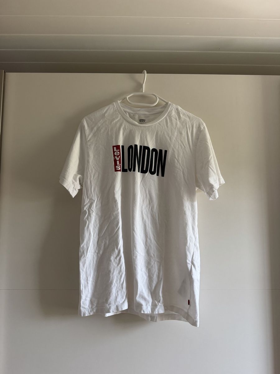 Levi's T-Shirts: T-shirt – Gebraucht aus Montsevelier von Duna2210