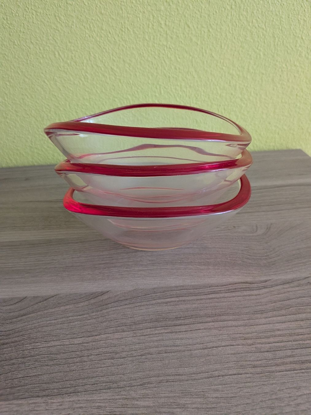Schalen: NEU! Glas Schalen Set Rot Rand 4 Stck  – Neu und originalverpackt aus Basel von JJ.Elena