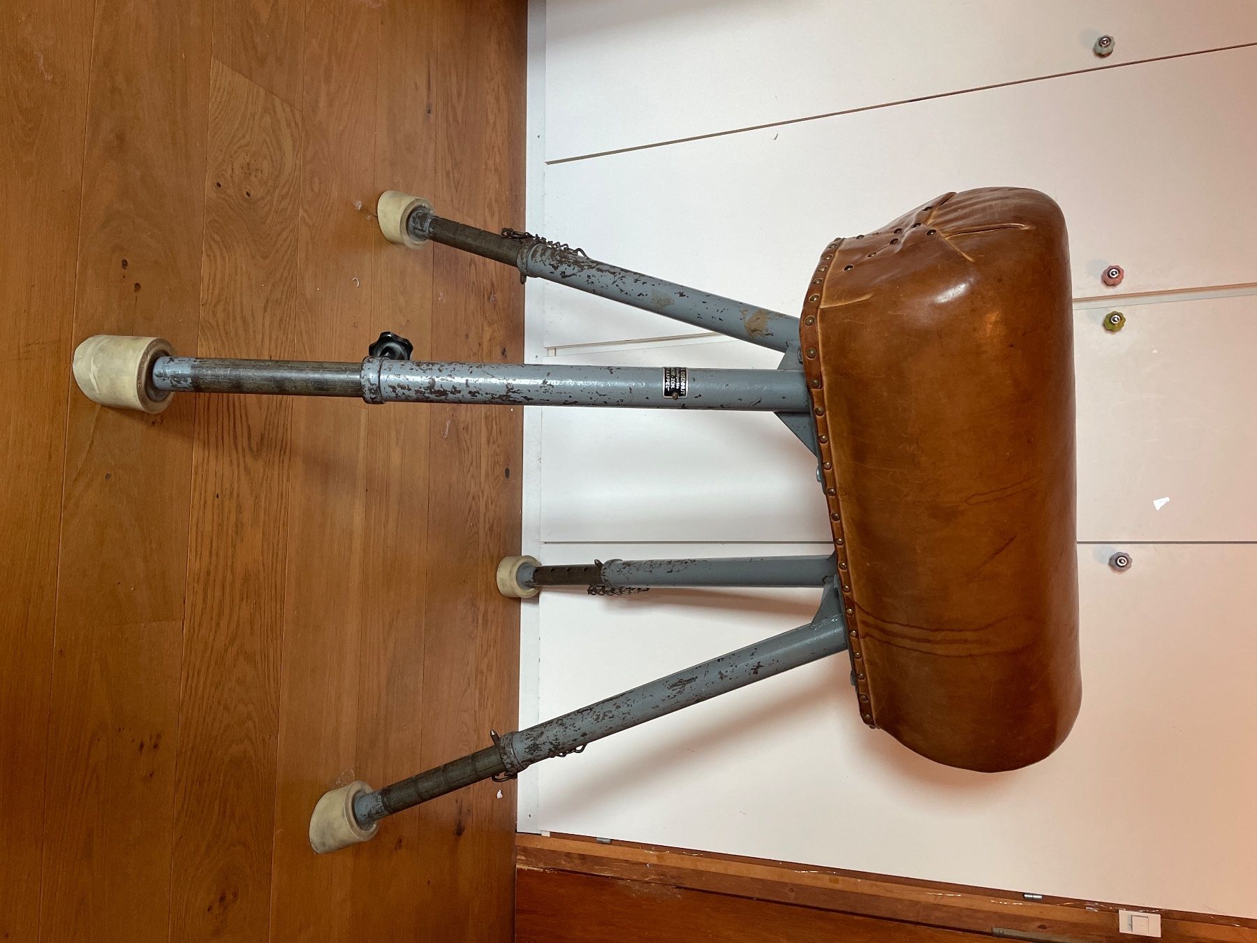 Hocker: Springbock/Turnbock aus Leder, verstellbar... – Gebraucht aus Weesen von Ainarupp 3