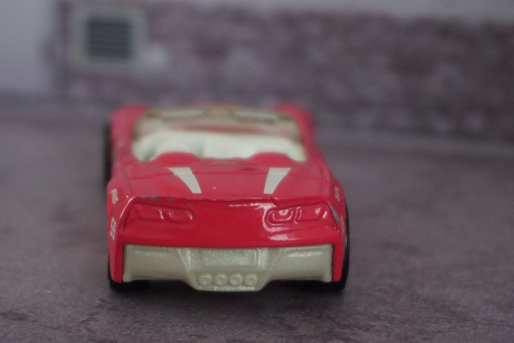 Hot Wheels Modellini d'auto: HotWheels `14 Chevy Corvette Barbie COOL !!!!!!!!!!!!!!! – Usato da Reiden venduto da Doppeldecker69 2