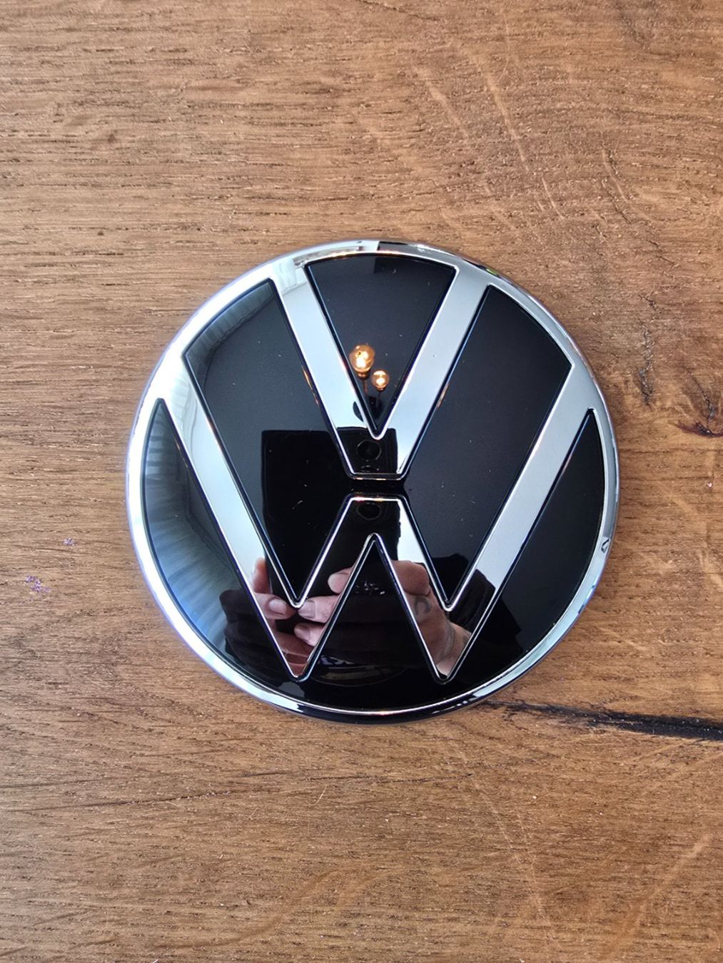 VW Tutti pezzi di ricambio auto: Neues VW Emblem – Nuovo (secondo la descrizione) da Hüntwangen venduto da Scarciglias-Antiques 1