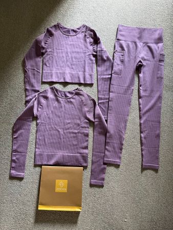 ZOCKN Sport Set Lila, Grösse S oder M Fabrikneu