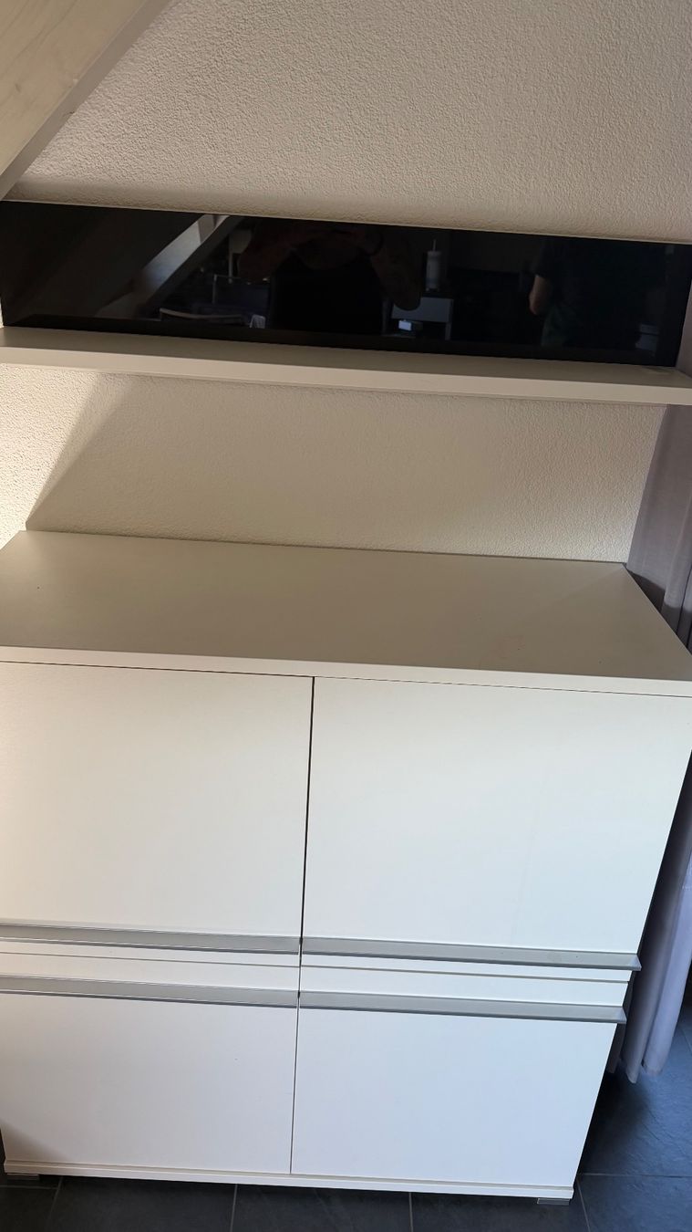 Mobili TV: Weisses Sideboard mit Ablage – Usato da Grenchen venduto da rayx1980