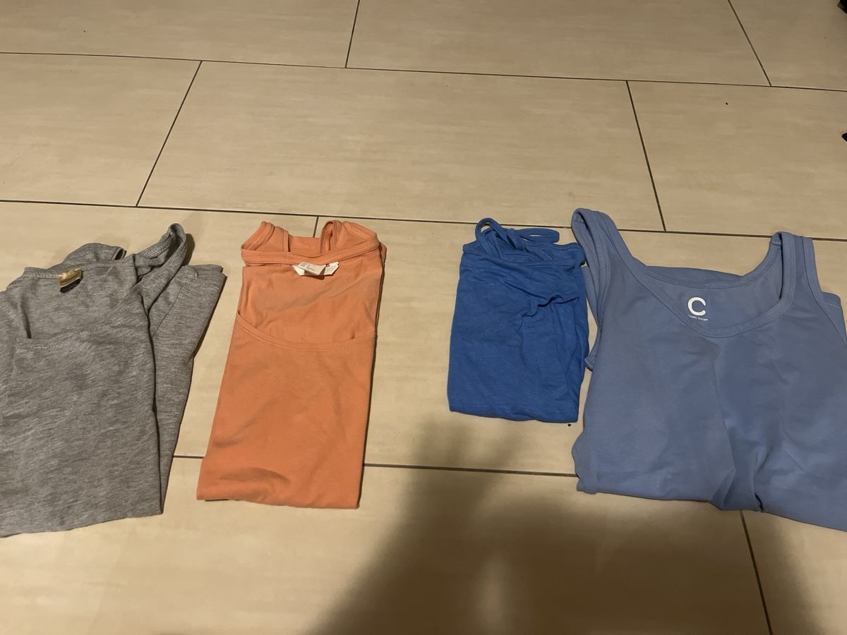 Tops: Lot de 4 débardeurs – D'occasion à Icogne par Molfo